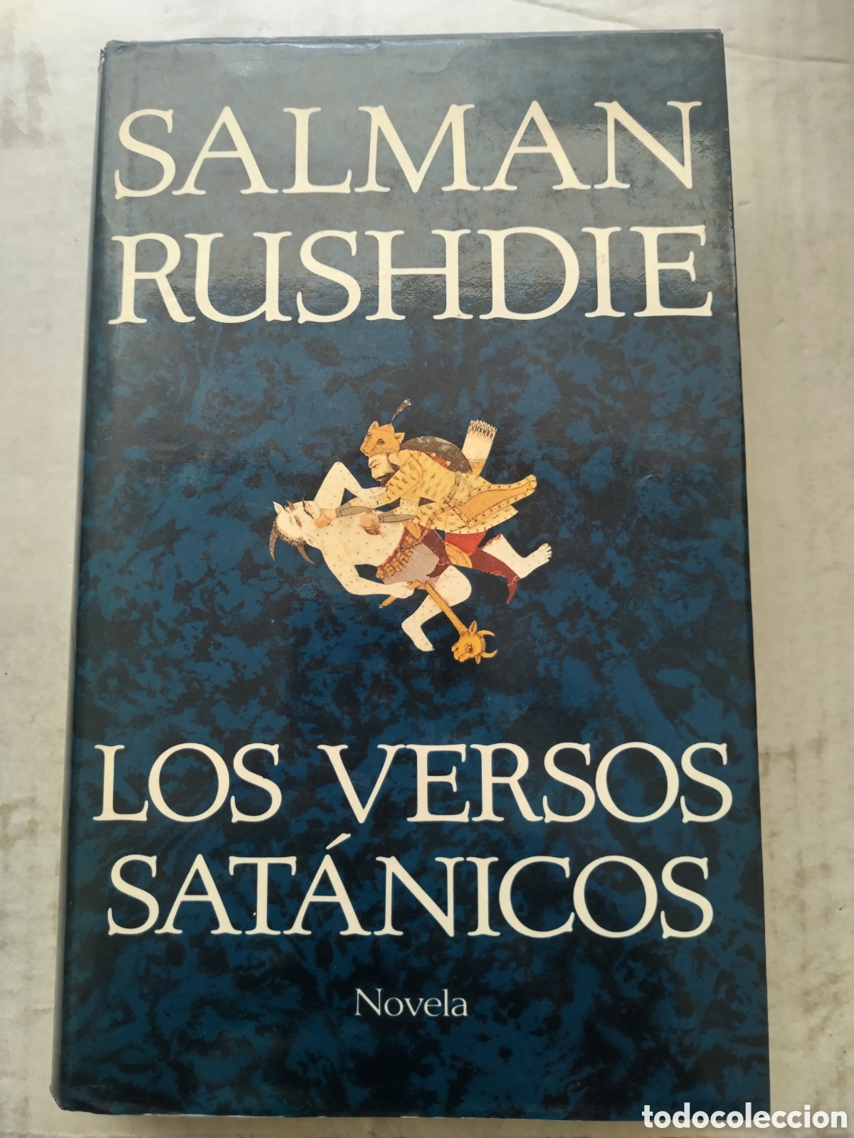 Libros de segunda mano: LOS VERSOS SAT&Aacute;NICOS/SALMAN RUSHDIE