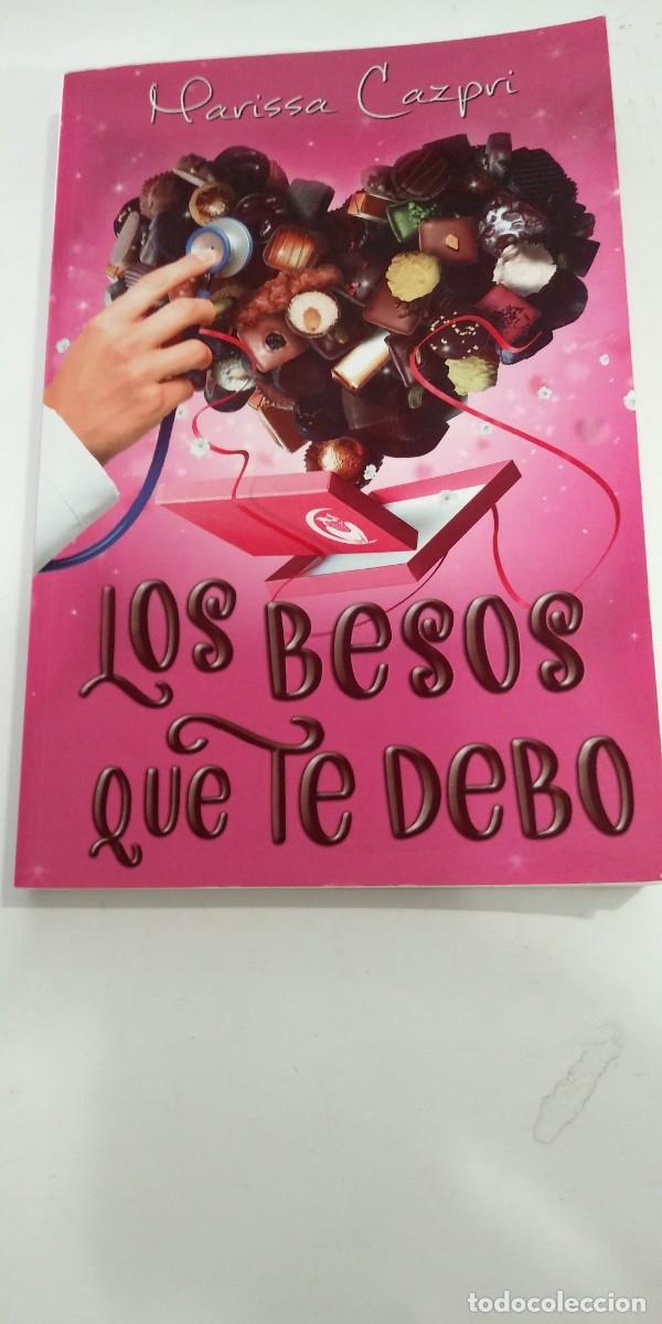 Libros de segunda mano: Los besos que te debo Marissa Cazpri Firmado