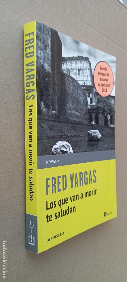 Libros de segunda mano: PLI - FRED VARGAS - LOS QUE VAN A MORIR TE SALUDAN - EDICIONES SIRUELA - MUY NUEVO