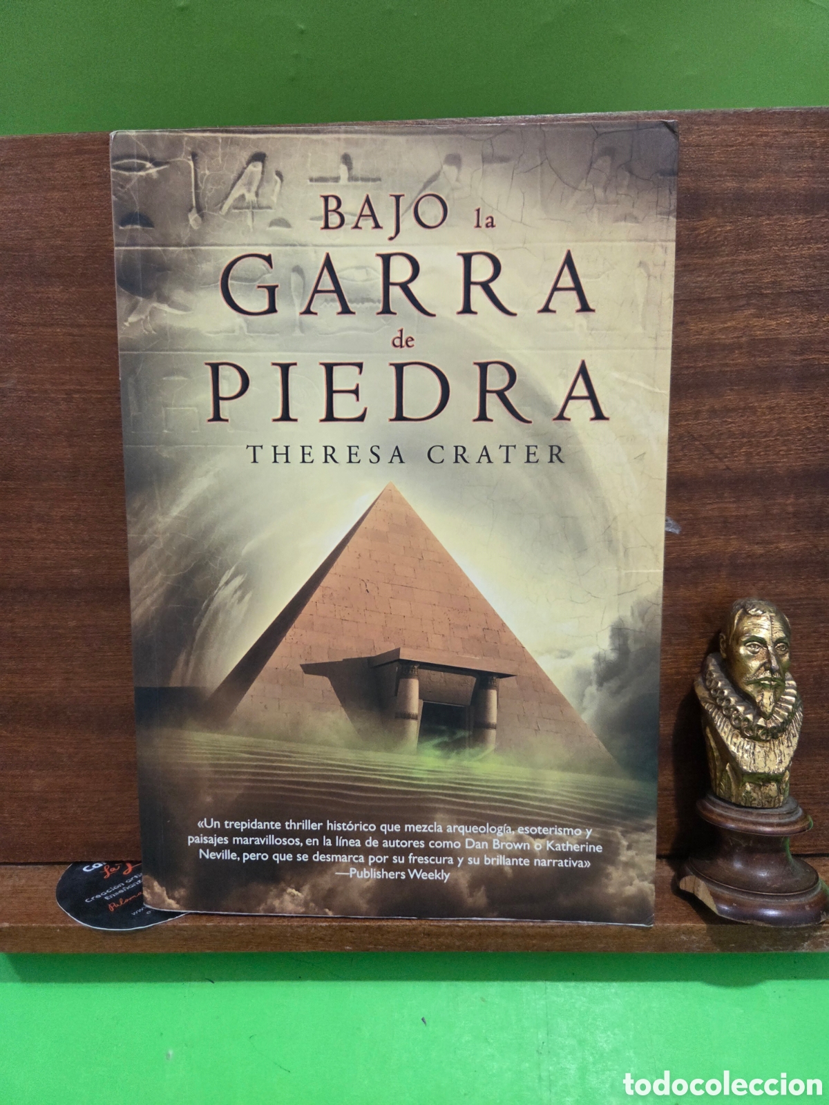 Libros de segunda mano: THERESA CRATER...&rdquo;&rdquo;BAJO LA GARRA DE PIEDRA&rdquo;&rdquo;...LA FACTORIA DE IDEAS...2010...