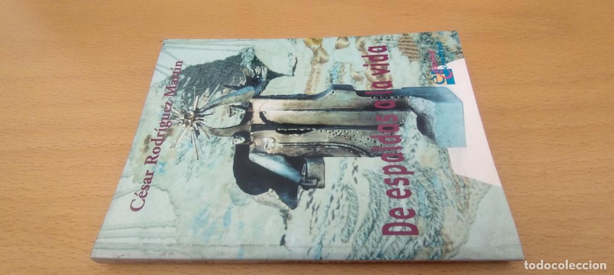 Libri di seconda mano: DE ESPALDAS A LA VIDA / CESAR RODRIGUEZ MARTIN / KARA 01 / COMBRA