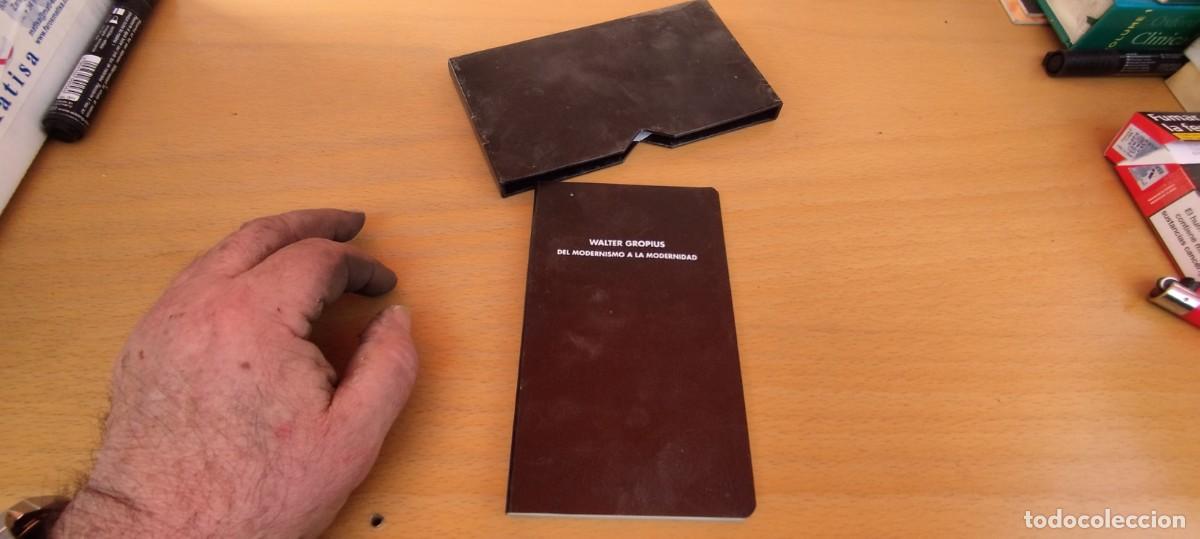 Libros de segunda mano: DEL MODERNISMO A LA MODERNIDAD / WALTER GROPIUS / KARA 70 /