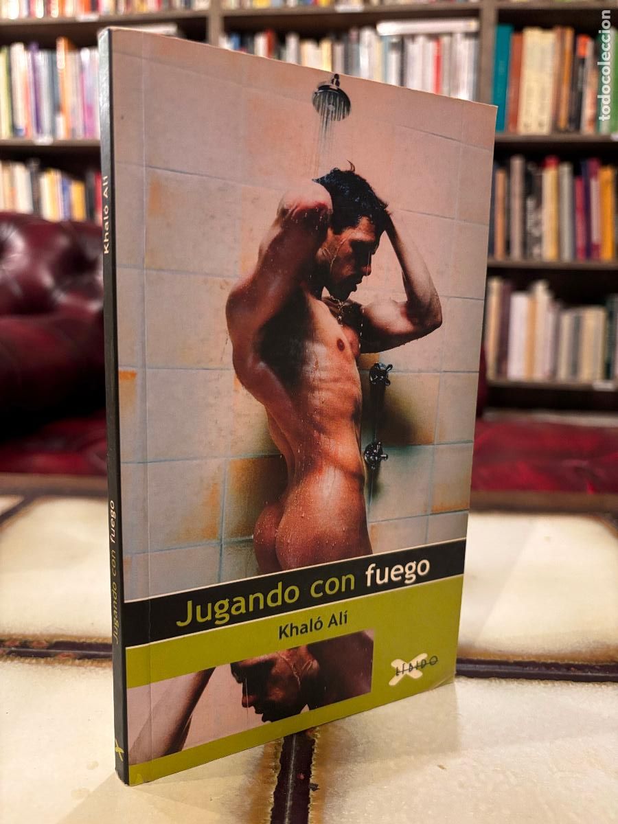 Second hand books: Jugando con fuego. Khal&oacute; Al&iacute;.