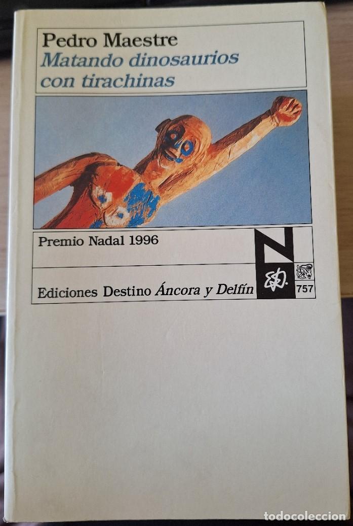 Libros de segunda mano: MATANDO DINOSAURIOS CON TIRACHINAS. DEDICATORIA DEL AUTOR. - MAESTRE, Pedro.