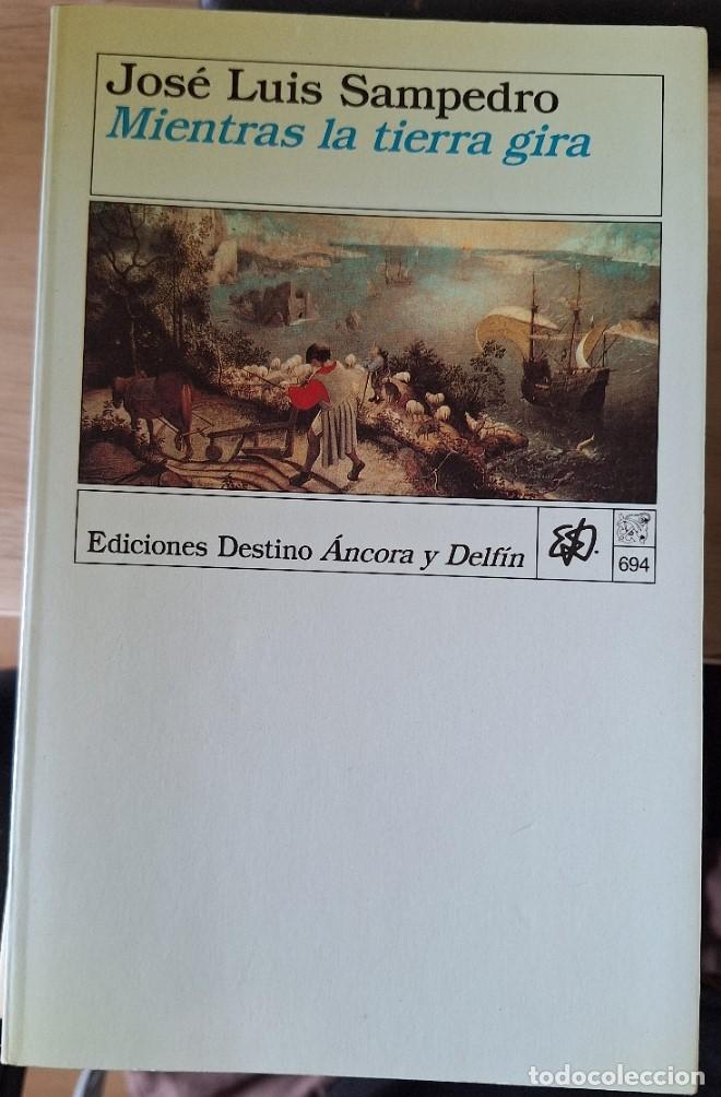 Libros de segunda mano: MIENTRAS LA TIERRA GIRA. FIRMA AUTOGRAFA DEL AUTOR. - SAMPEDRO, Jose Luis.