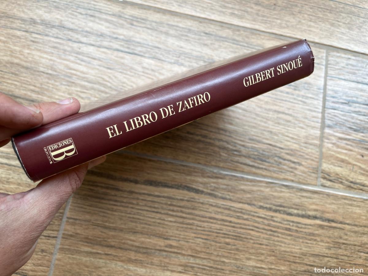 Libros de segunda mano: El libro de zafiro. Gilbert Sinou&eacute;. - Foto 2