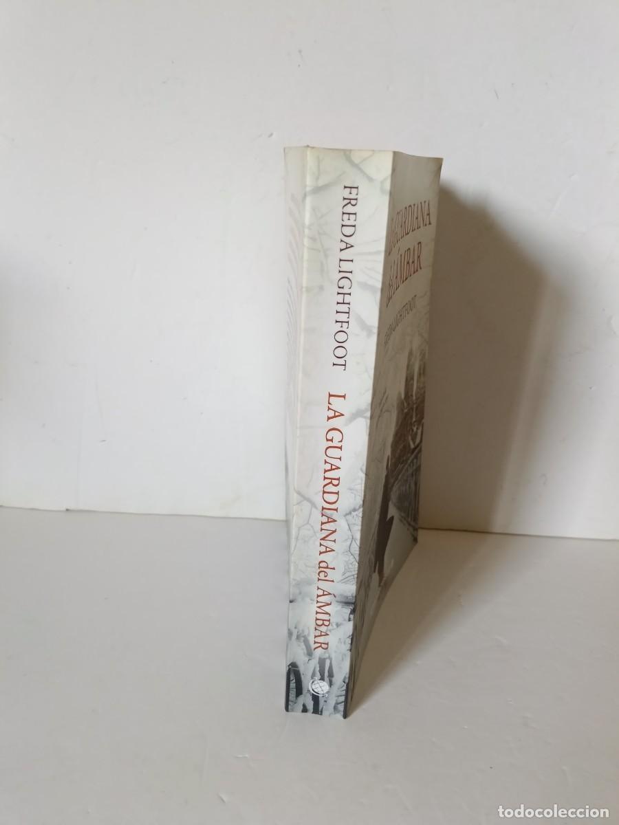 Libros de segunda mano: La guardiana del &aacute;mbar - Foto 2