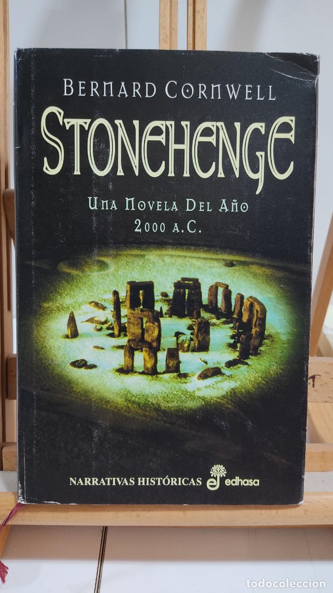 Libros de segunda mano: 1093 STONEHENGE DE BERNARD CORNWELL, EDHASA, TAPA DURA, SOBRE CUBIERTA ALGO FATIGADA, 1&ordf; ED. 11/2000