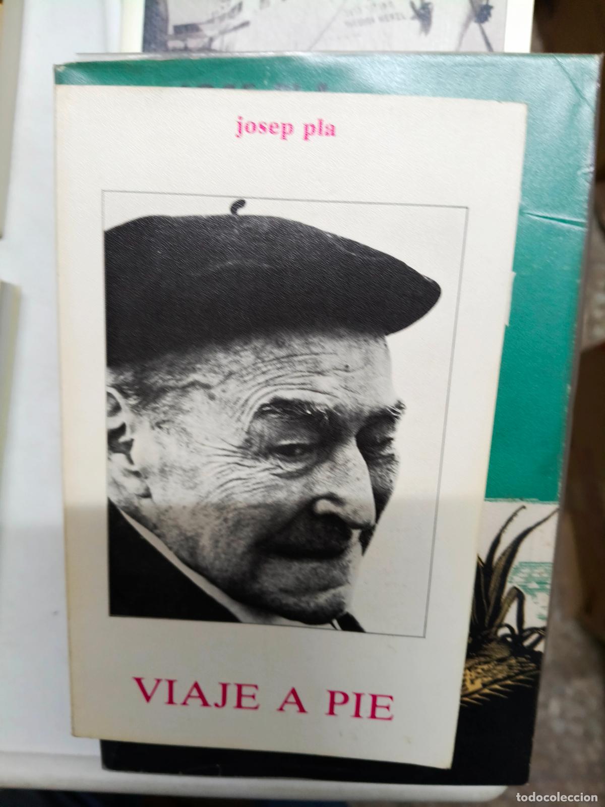 Libros de segunda mano: Viaje a pie. Josep Pla. Confederaci&oacute;n espa&ntilde;ola de gremios y asociaciones de libreros, 1979.