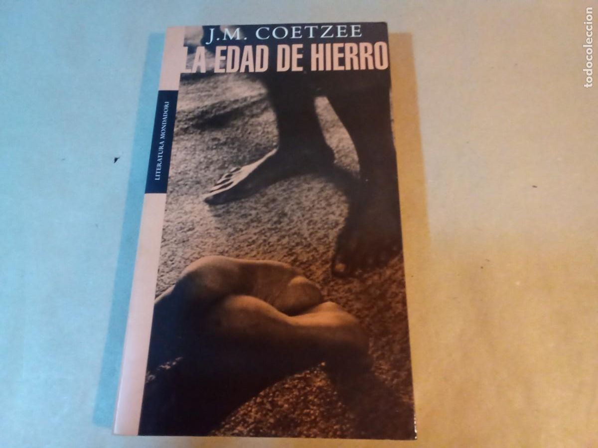 Libros de segunda mano: LA EDAD DE HIERRO DE J.M. COETZEE - Foto 1