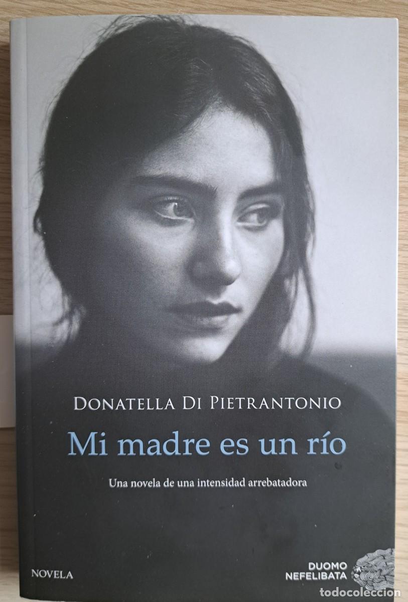 Libros de segunda mano: DONATELLA DI PIETRANTONIO - MI MADRE ES UN RIO- DUOMO 2023 TAPA BLANDA CON SOLAPAS