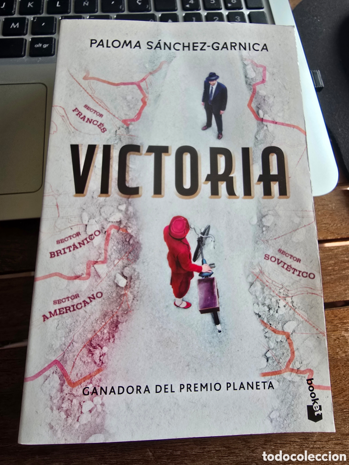 Libros de segunda mano: Victoria Premio Planeta 2024 Paloma S&aacute;nchez Garnica Editorial BOOKET 2026 novela exilio migracion