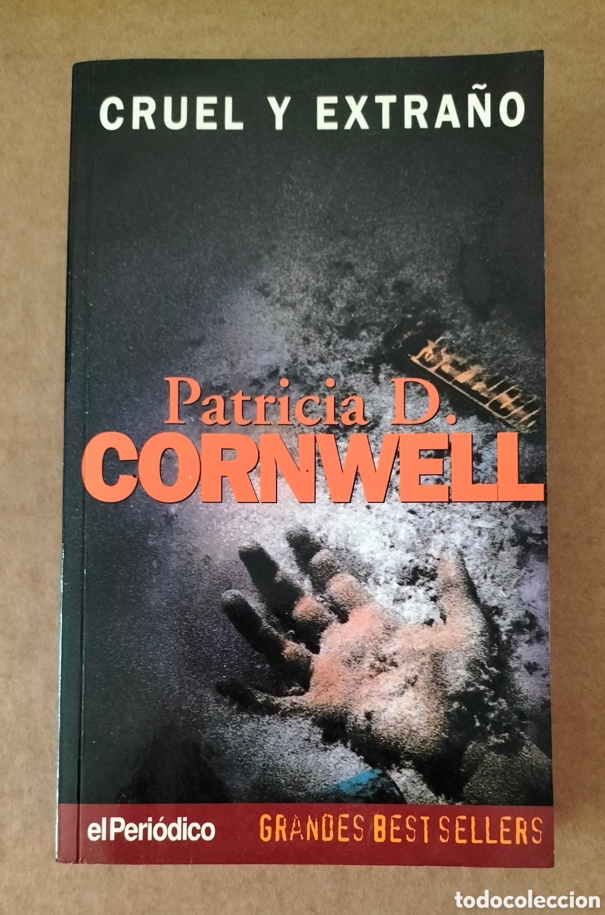 Libros de segunda mano: Cruel y extra&ntilde;o. Patricia D Cornwell. Grandes best sellers. El Peri&oacute;dico, 1998. Libro