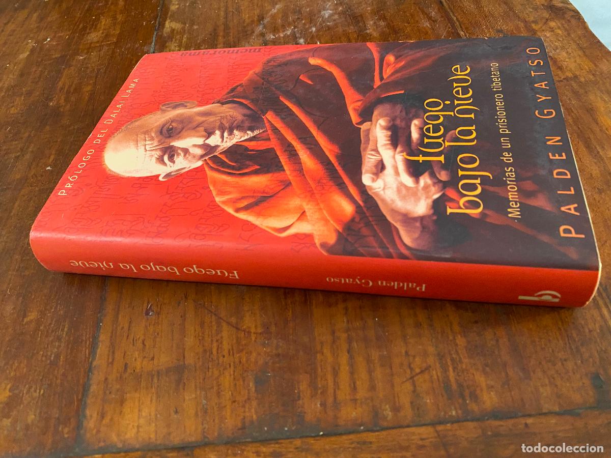 Libros de segunda mano: FUEGO BAJO LA NIEVE. MEMORIAS DE UN PRISIONERO TIBETANO - GYATSO, PALDEN - SHAKYA, TSERING