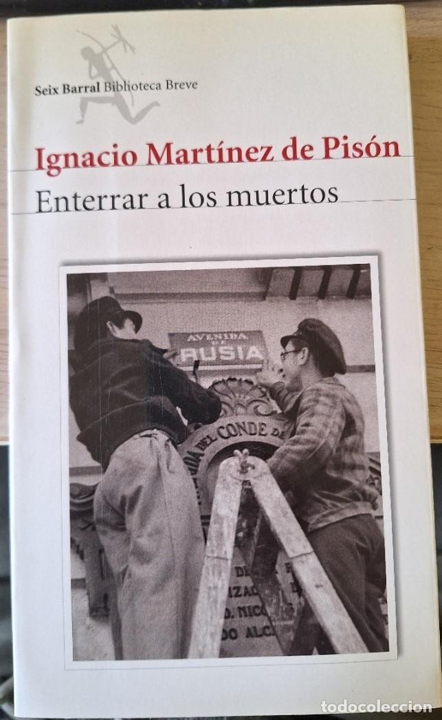 Libros de segunda mano: ENTERRAR A LOS MUERTOS. - MARTINEZ DE PISON, Ignacio.