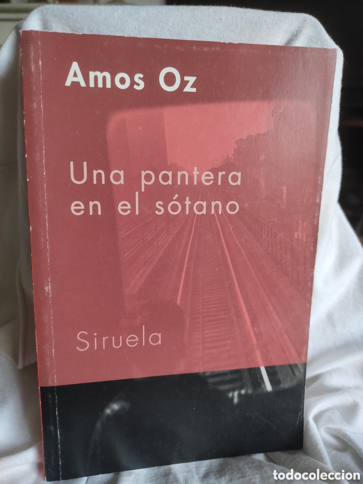 Libros de segunda mano: Una pantera en el s&oacute;tano.- Oz, Amos (PEDIDO MINIMO 10&euro;)