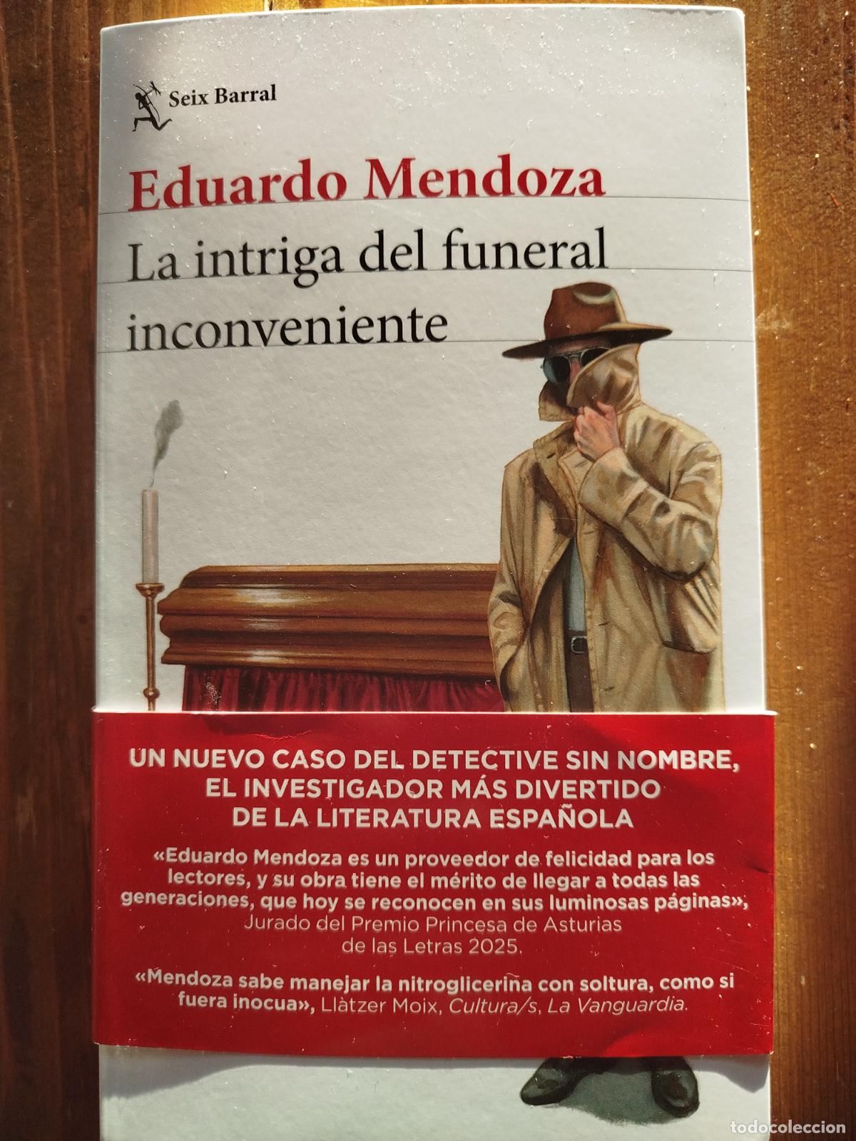 Libros de segunda mano: LA INTRIGA DEL FUNERAL INCONVENIENTE. EDUARDO MENDOZA. SEIX BARRAL