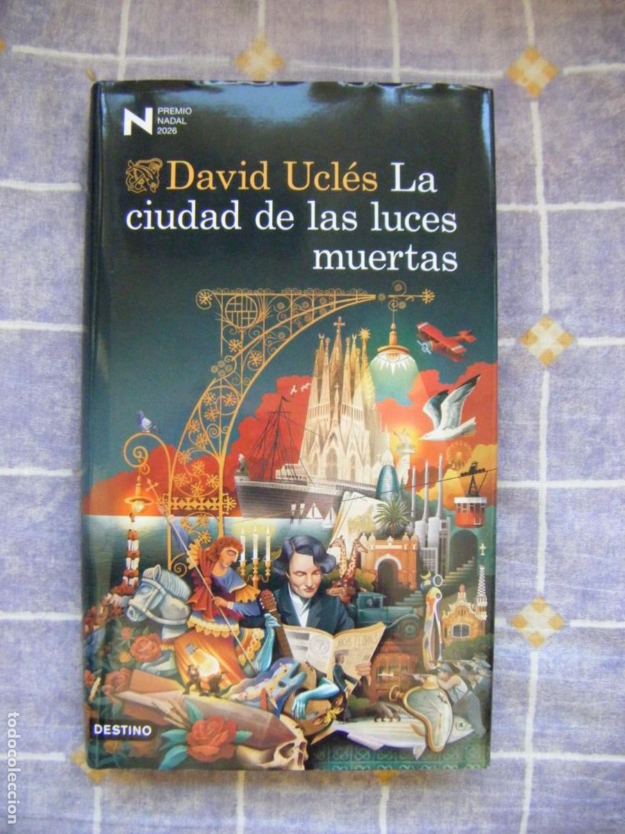 Livres d'occasion: LA CIUDAD DE LAS LUCES MUERTAS - DAVID &Uacute;CLES - DESTINO 2026