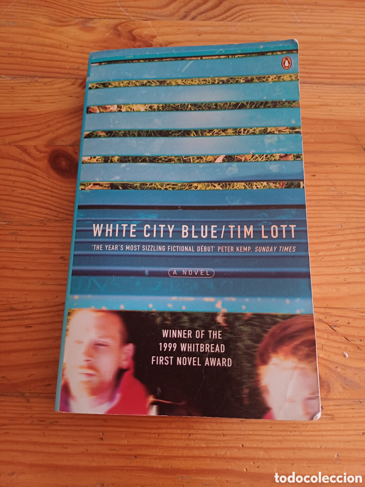 Libros de segunda mano: White city blue Tim Lott 1999 whitbread first novel award