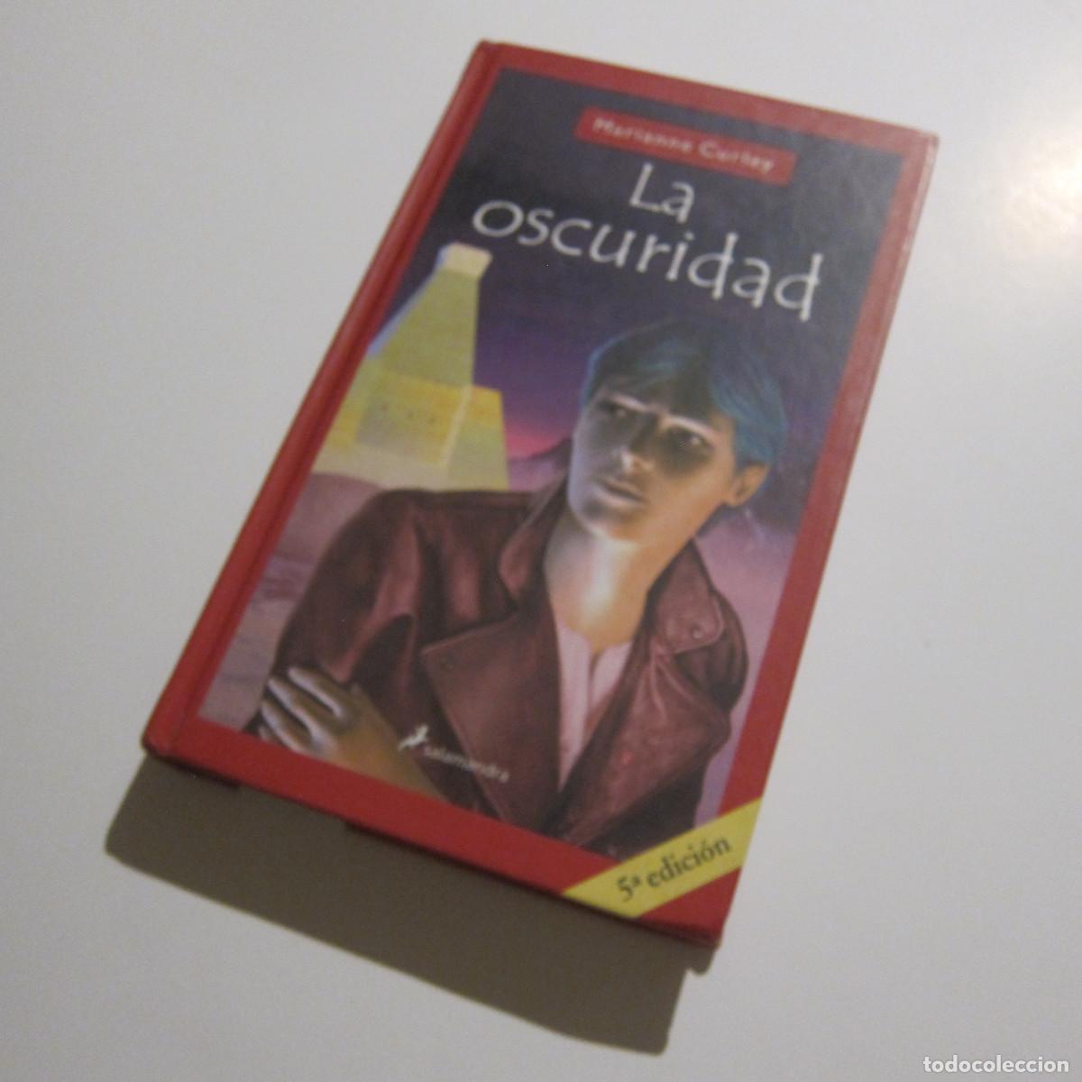 Libros de segunda mano: LA OSCURIDAD - MARIANNE CURLEY (SALAMANDRA) JUVENTUD