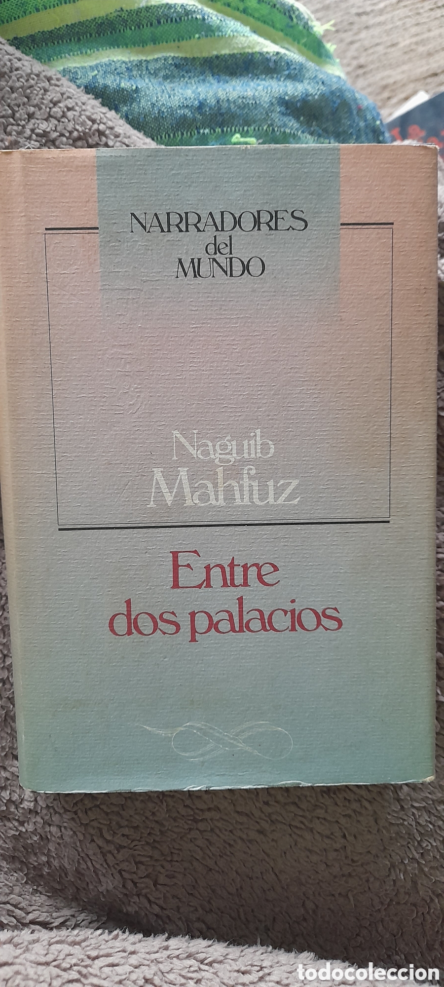 Libros de segunda mano: Entre dos palacios. Naguib Mahfuz