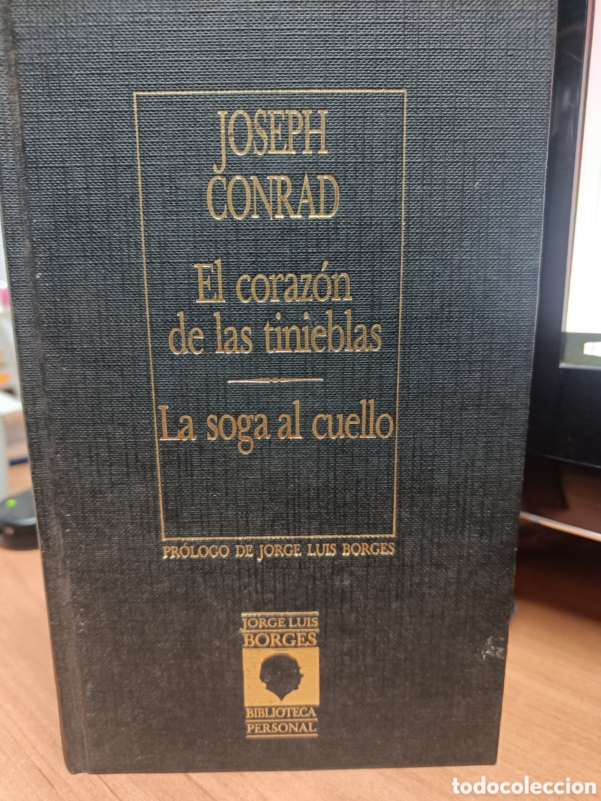 Libros de segunda mano: EL CORAZ&Oacute;N DE LA TINIEBLAS - LA SOGA AL CUELLO. JOSEPH CONRAD. PR&Oacute;LOGO JORGE LUIS BORGES.