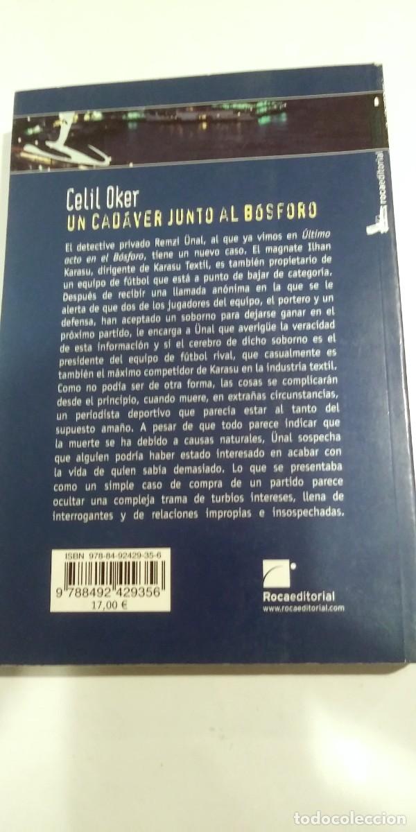 Libros de segunda mano: Un cad&aacute;ver junto al B&oacute;sforo Celil Oker - Foto 2