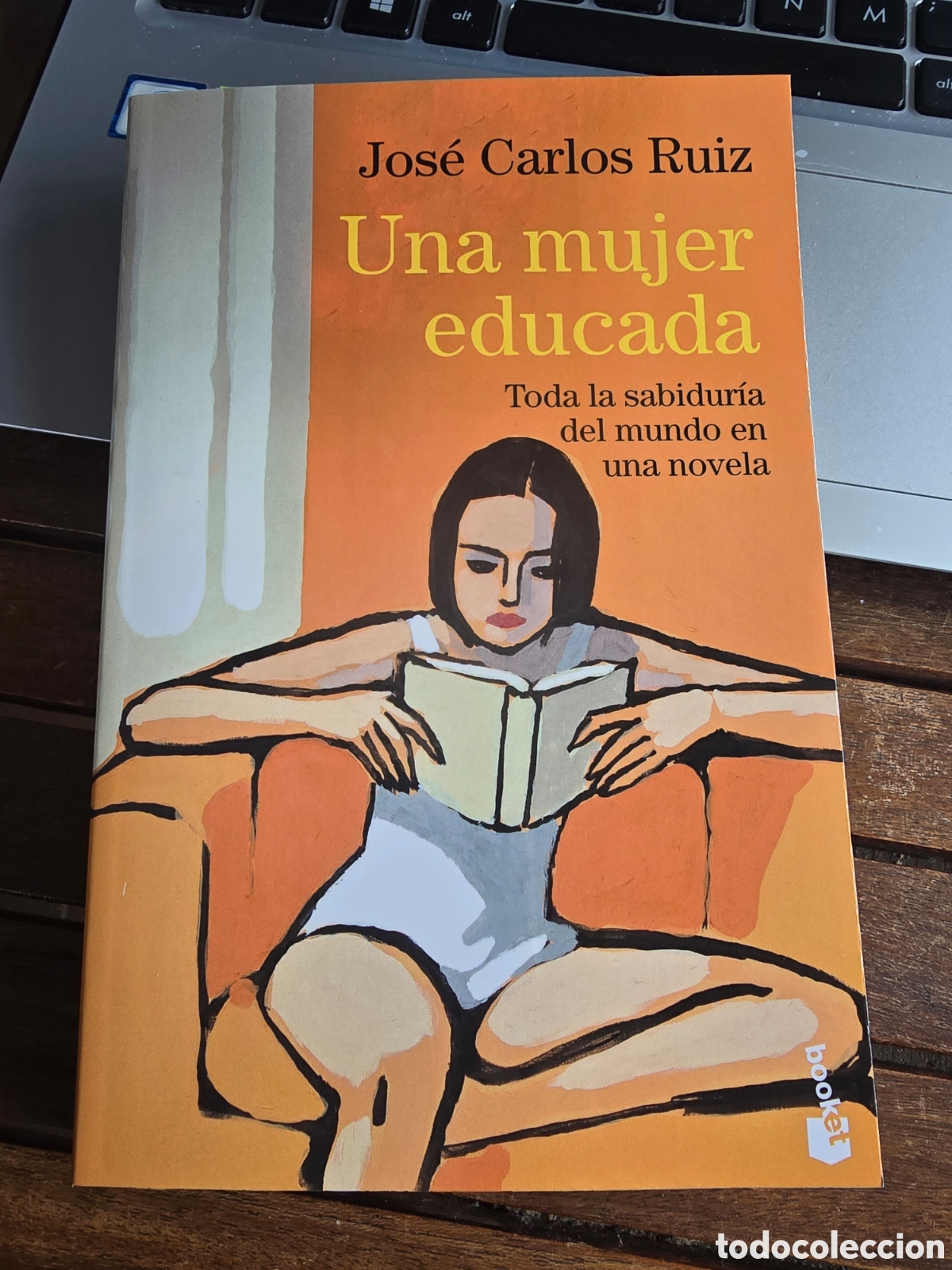 Libros de segunda mano: Una mujer educada Toda la sabidur&iacute;a del mundo en una novela Jos&eacute; Carlos Ruiz BOOKET 2026 novela
