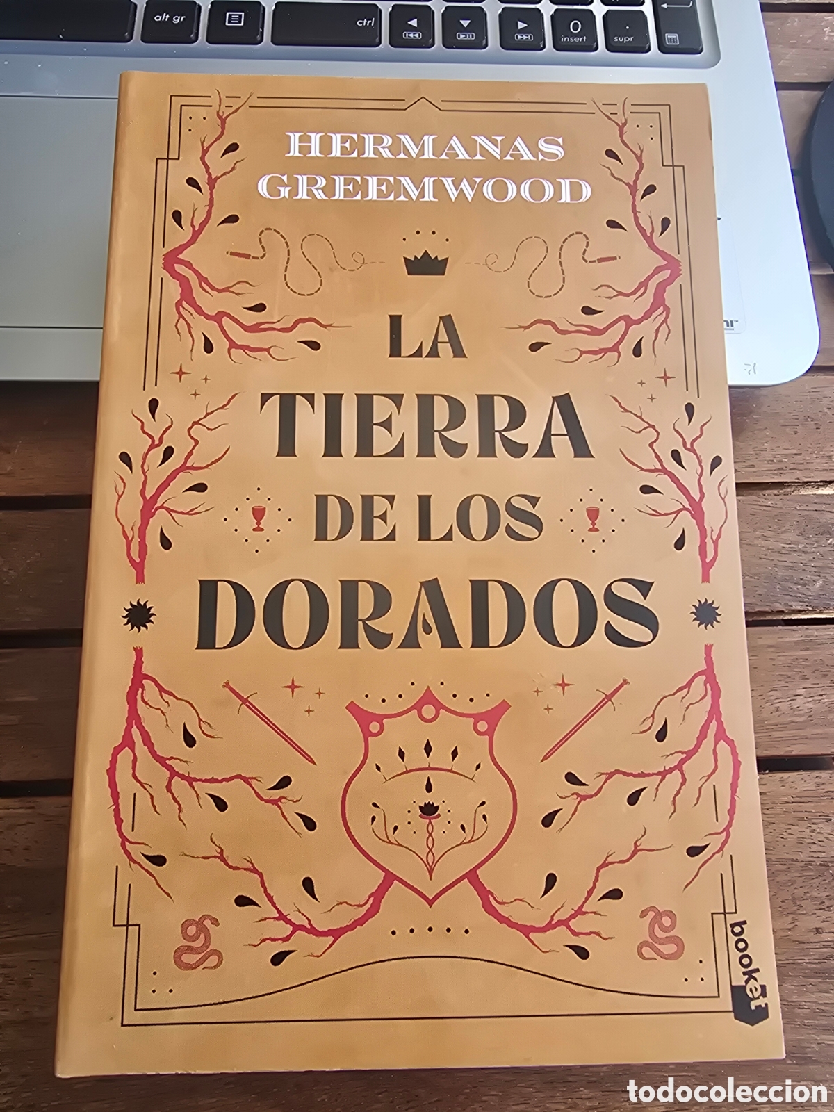 Libros de segunda mano: La tierra de los Dorados Hermanas Greemwood Editorial BOOKET 2026 Literatura fant&aacute;stica