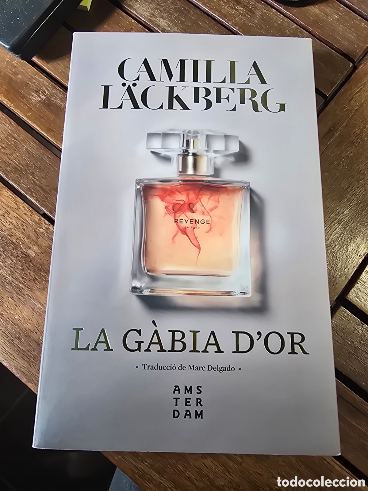 Libros de segunda mano: LA GABIA D&acute;OR Lackberg, Camilla Editorial AMSTERDAM 2019 CATALAN Novela