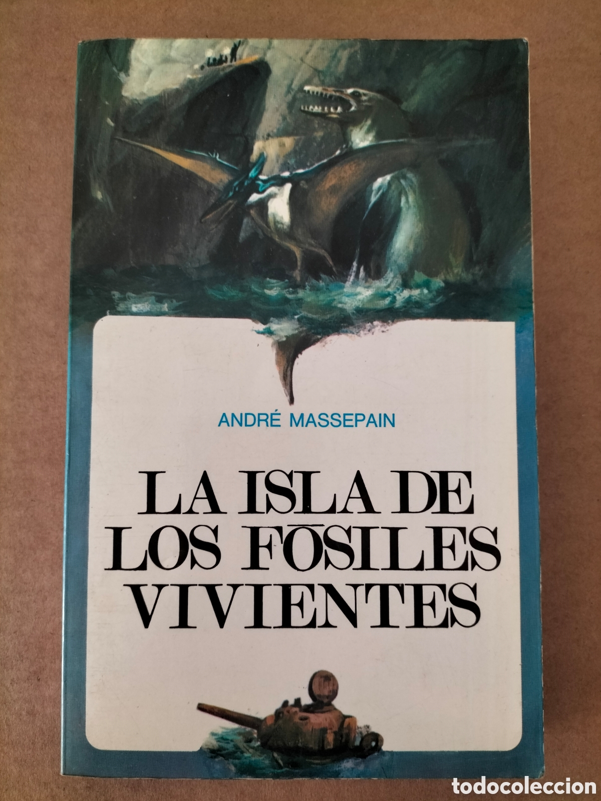 Libros de segunda mano: La isla de los f&oacute;siles vivientes. Andr&eacute; Massepain. Historia y aventuras 24. Ed mensajero, 1970 Libro