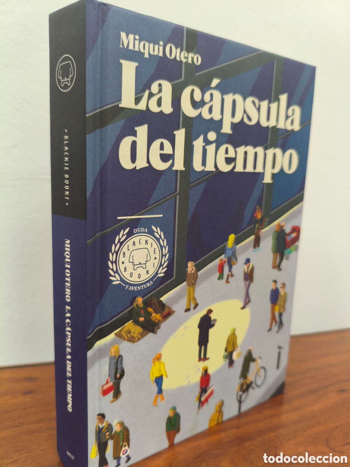 Libros de segunda mano: LA CAPSULA DEL TIEMPO MIQUI OTERO EDITORIAL BLACKIE BOOKS 2012