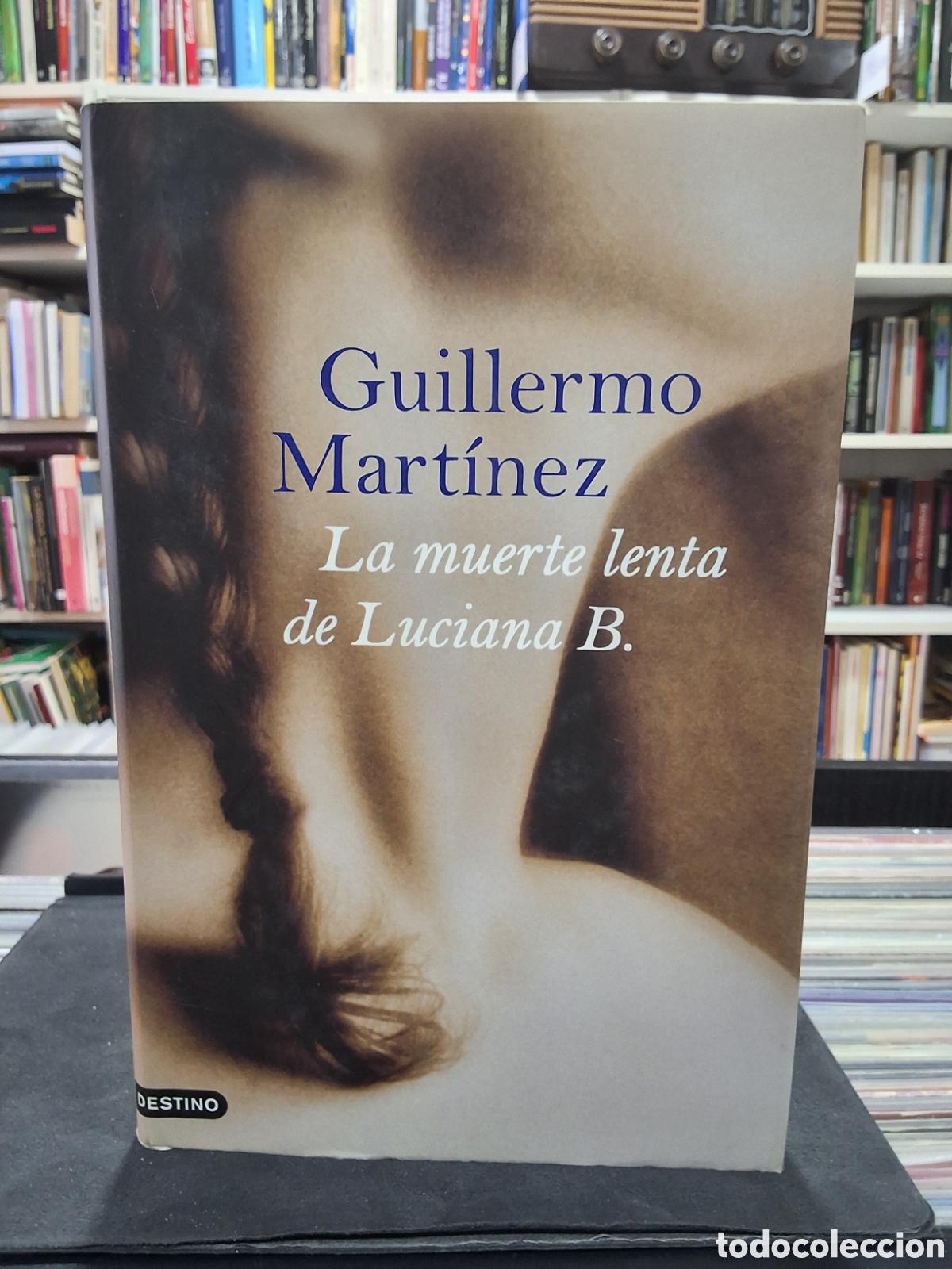 Libros de segunda mano: LA MUERTE LENTA DE LUCIANA B. - GUILLERMO MART&Iacute;NEZ - ENV&Iacute;O DESDE 1,95 &euro;