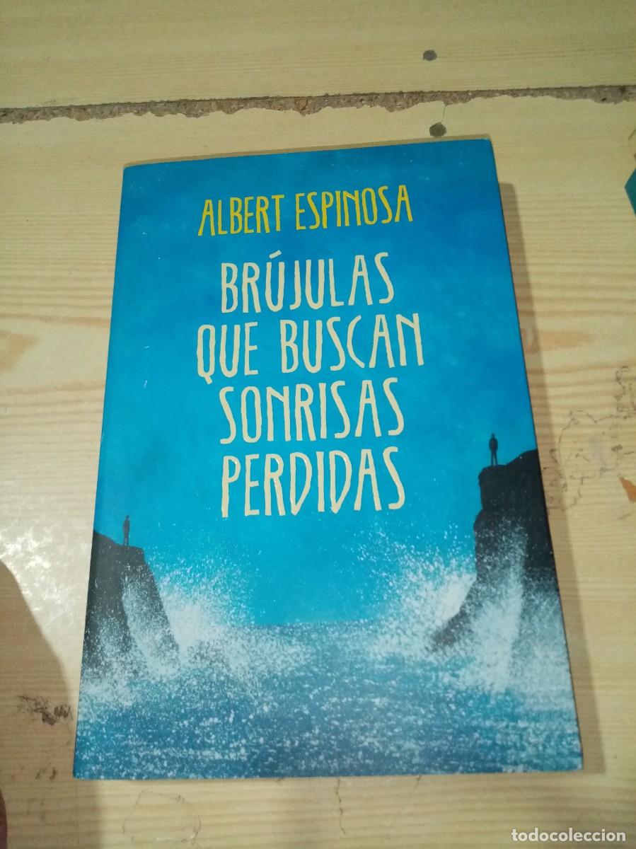 Libros de segunda mano: BRUJULAS QUE BUSCAN SONRISAS PERDIDAS. ALBERT ESPINOSA. EST1B3