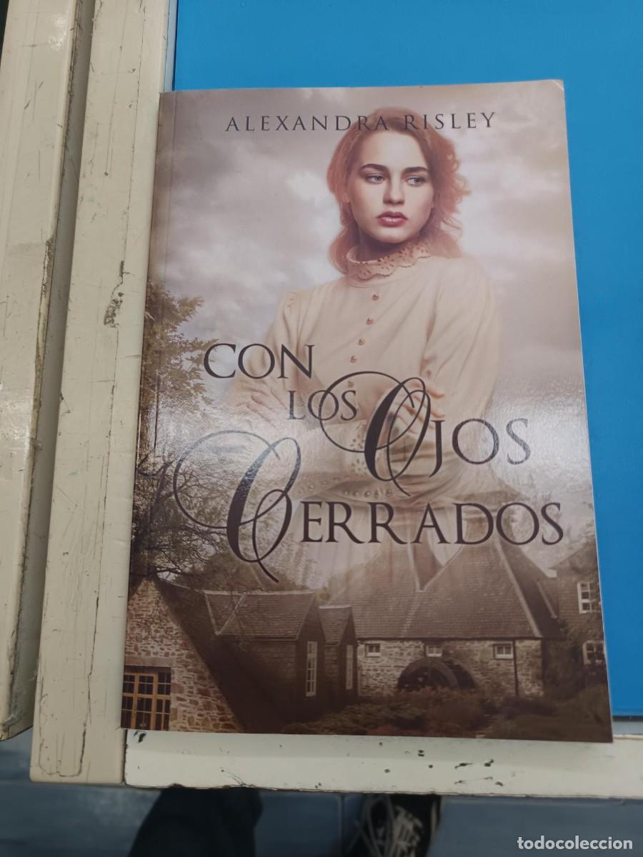 Libros de segunda mano: CON LOS OJOS CERRADOS ALEXANDRA RISLEY NOVELA ROMANTICA