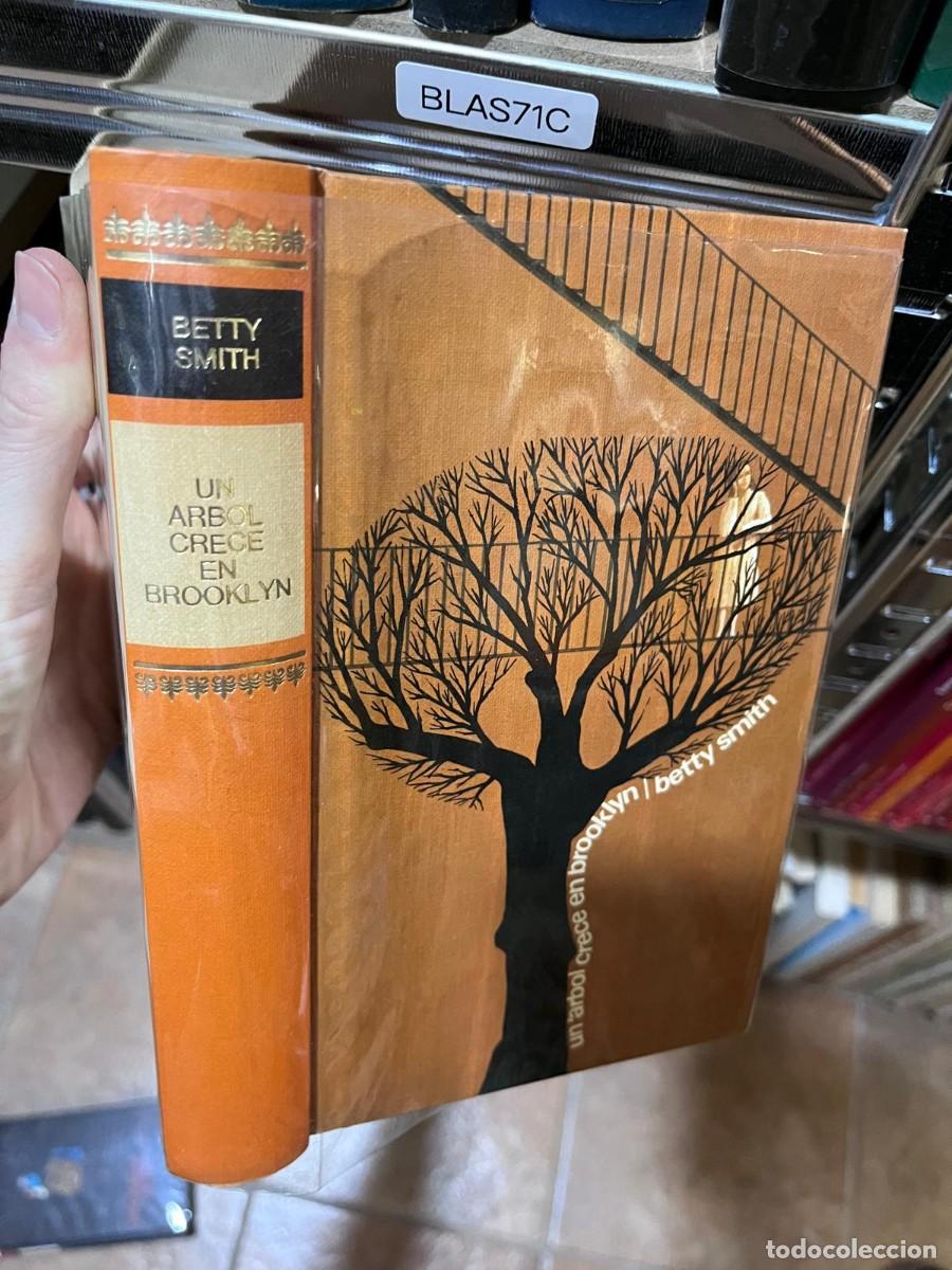 Libros de segunda mano: BLAS71C &mdash; Un &aacute;rbol crece en Brooklyn &mdash; Autor: Betty Smith &mdash; Editorial: C&iacute;rculo de Lectores &mdash;