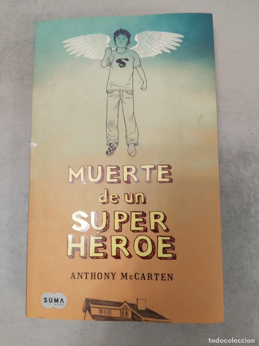 Libros de segunda mano: MUERTE DE UN SUPER HEROE, SUMA DE LETRAS, ANTHONY MCCARTEN, H&Eacute;ROE