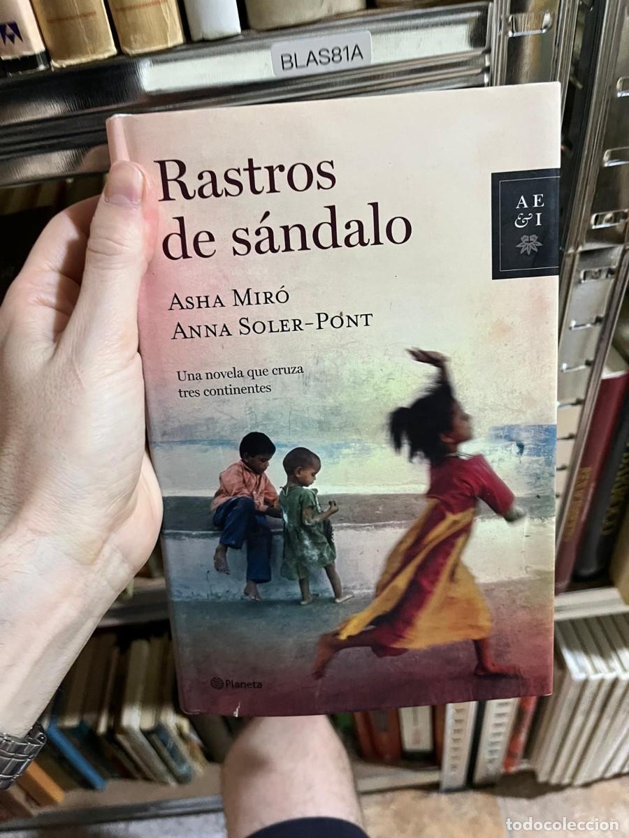 Libri di seconda mano: BLAS81A - Rastros de s&aacute;ndalo &mdash; Asha Mir&oacute; y Anna Soler-Pont &mdash; Planeta