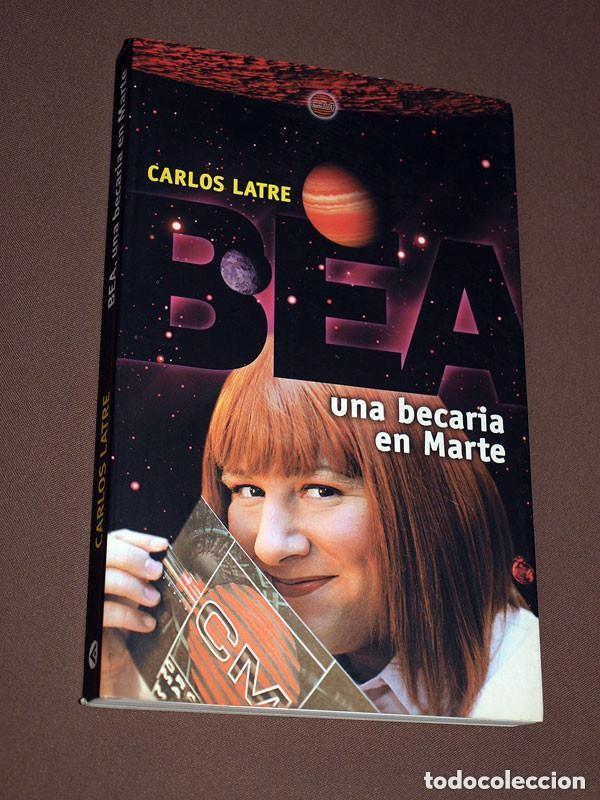 Libros de segunda mano: BEA. UNA BECARIA EN MARTE. CARLOS LATRE. SANTILLANA, 2003. HUMOR, TELEVISI&Oacute;N. VER +++
