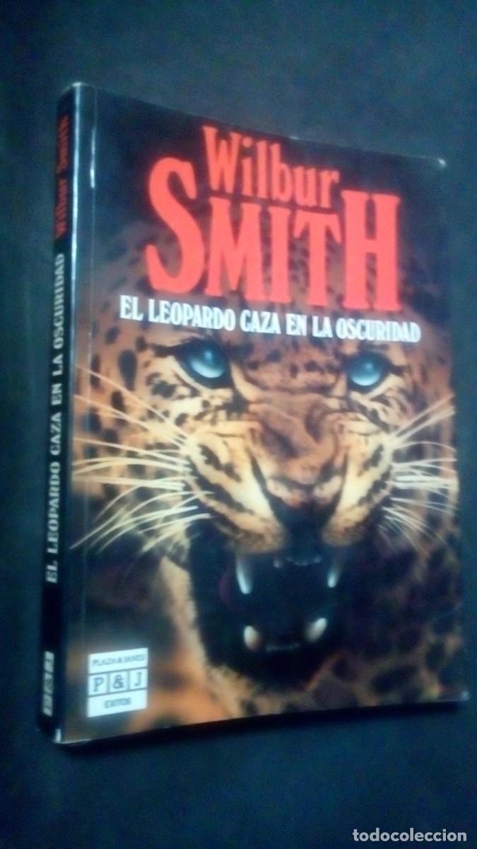 Libros de segunda mano: EL LEOPARDO CAZA EN LA OSCURIDAD &middot;&middot;&middot;&middot;&middot;&middot;&middot;&middot;WILBUR SMITH