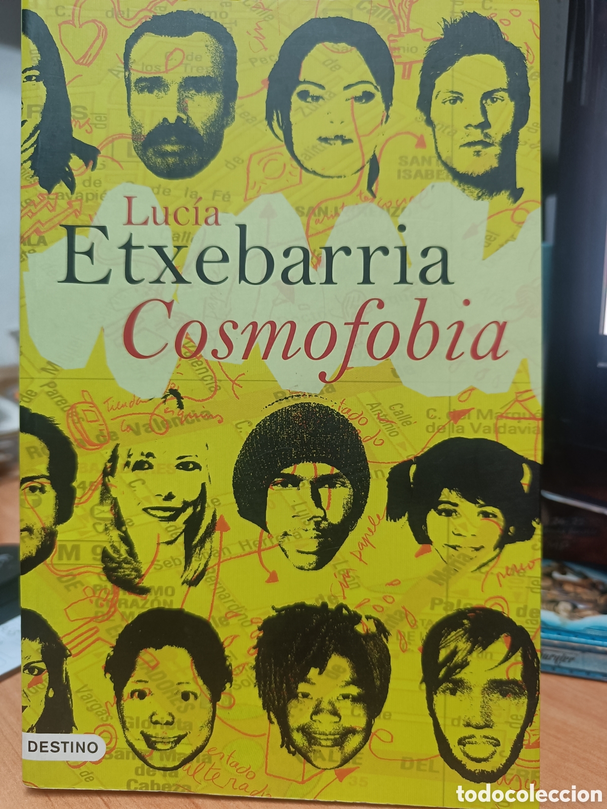Libros de segunda mano: COSMOFOBIA. LUC&Iacute;A ETXEBARR&Iacute;A.