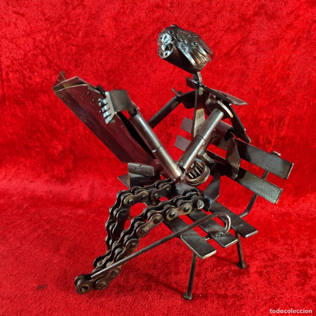 Libros de segunda mano: ESCULTURA DE DISE&Ntilde;O HECHA CON METALES REAPROVECHADOS - ARTISTA A. COSTAFREDA LLEIDA - 23 CM