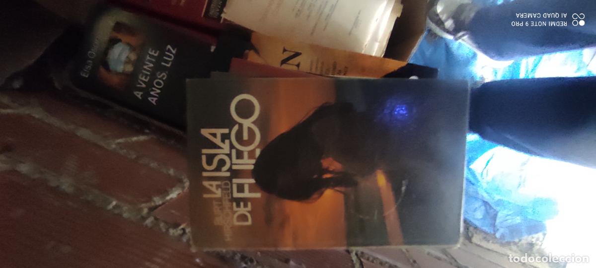 Libros de segunda mano: La isla de fuego.... - Foto 1