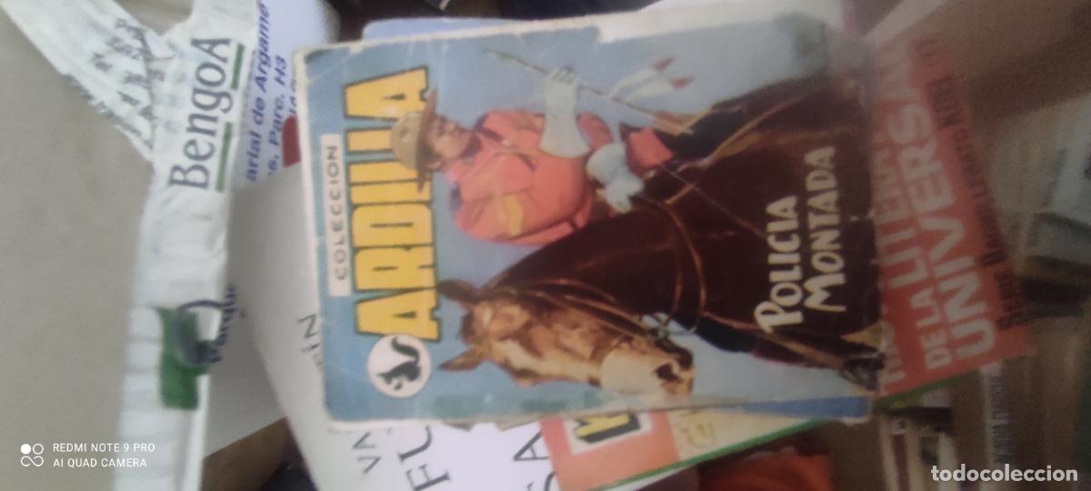Libros de segunda mano: Polic&iacute;a montada. Ardilla. . mini libro