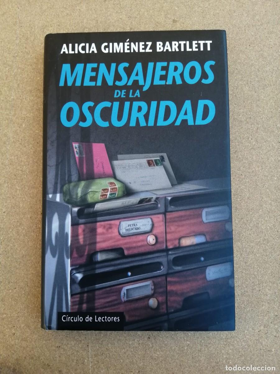 Libros de segunda mano: MENSAJEROS DE LA OSCURIDAD (ALICIA GIMENEZ BARTLETT)