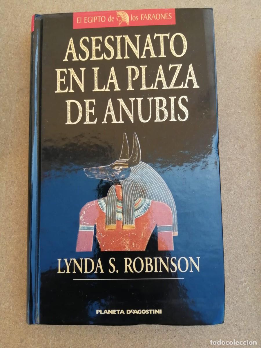 Libros de segunda mano: ASESINATO EN LA PLAZA DE ANUBIS (LYNDA S. ROBINSON)