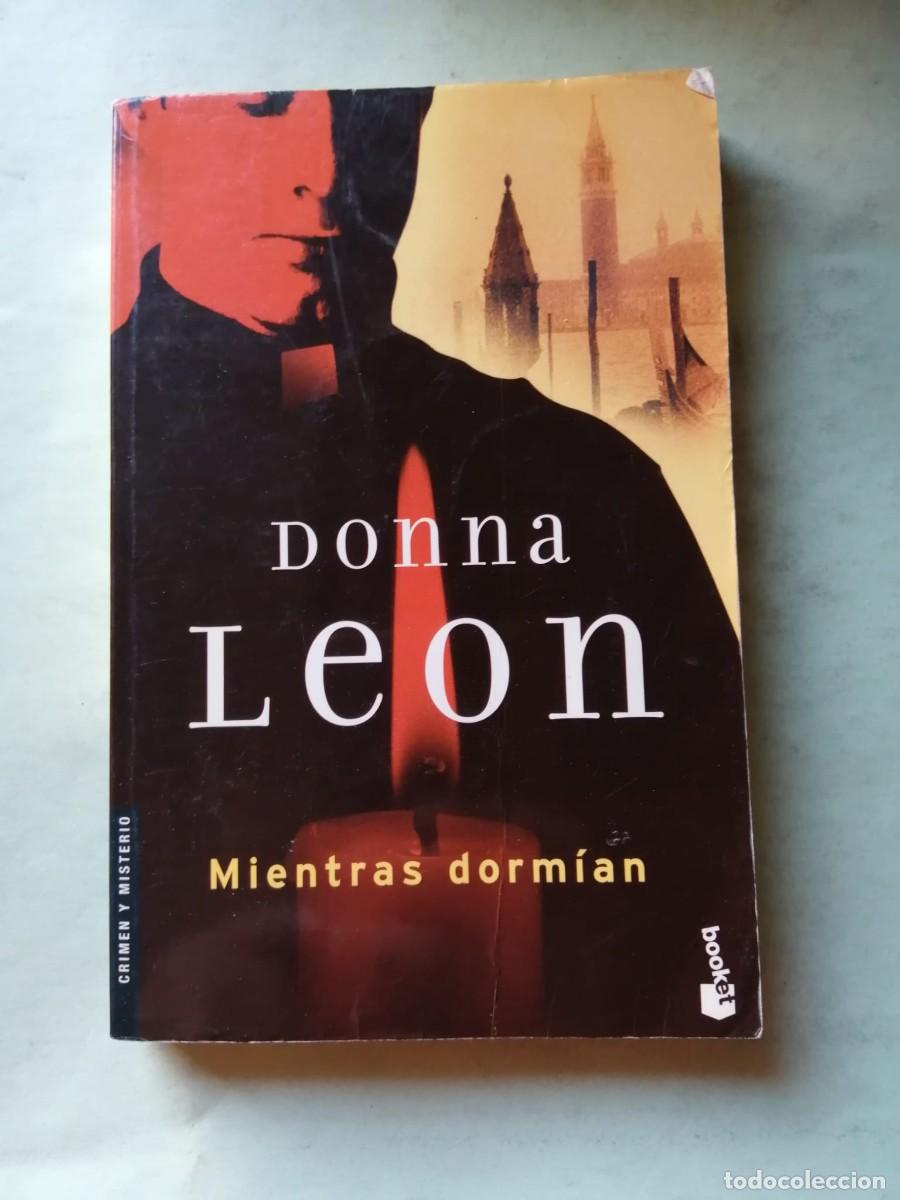 Libros de segunda mano: MIENTRAS DORMIAN (DONNA LEON) - Foto 1