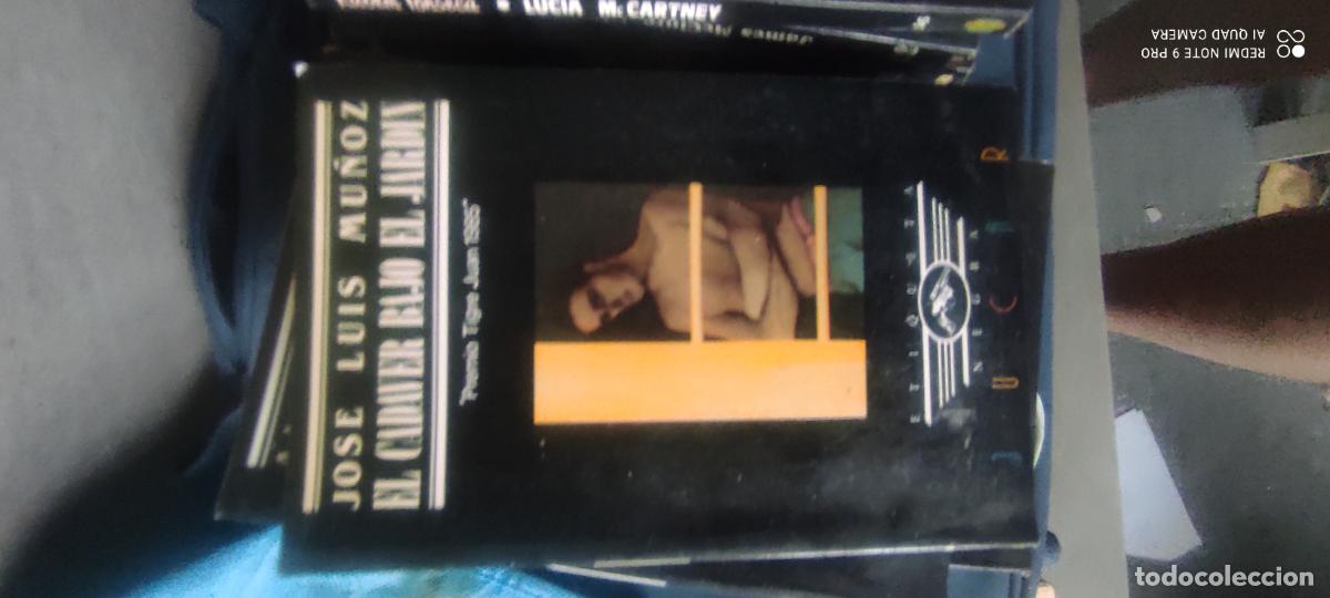 Libros de segunda mano: MU&Ntilde;OZ, Jos&eacute; Luis.- - El cad&aacute;ver bajo el jard&iacute;n. Premio Tigre Juan 1985.