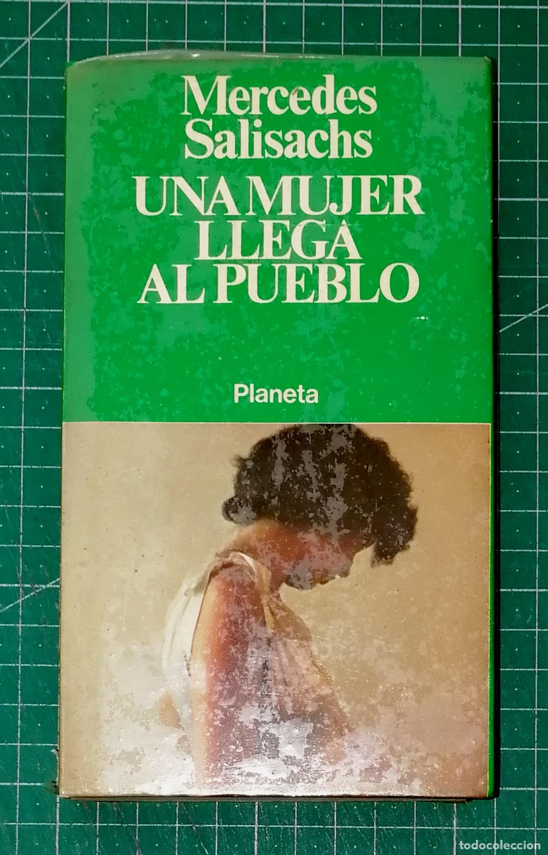 Libros de segunda mano: UNA MUJER LLEGA AL PUEBLO (Popular Planeta Mayor ; 5) / Merecedes Salisachs. - Planeta, 1977