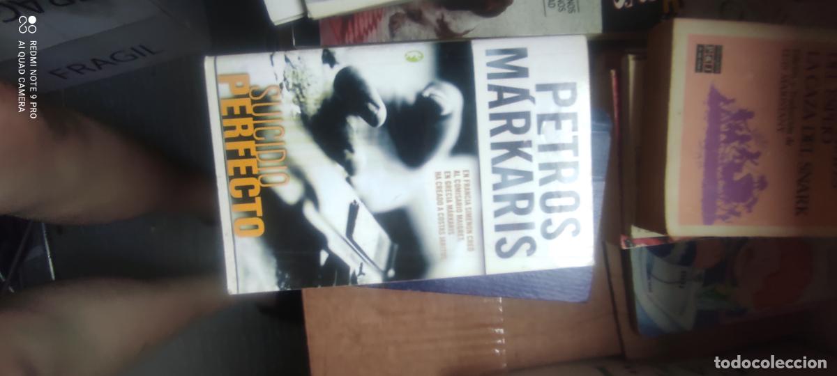 Libros de segunda mano: Suicidio perfecto. Petros Markaris. 2005. Byblos